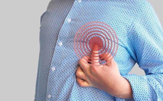 若不治療男性女乳症,有可能在胸部周圍組織產生異常增生,產生摩擦不適 身體健康影響-台北東區男性女乳症手術