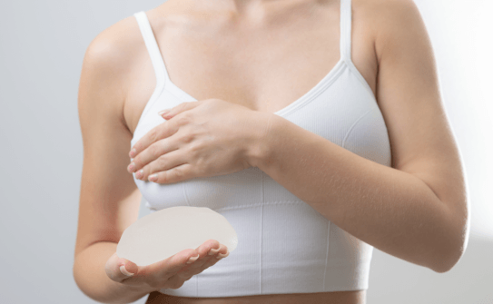 曾有隆乳假體移位或位置不佳者-台北東區璐娜水滴隆乳推薦